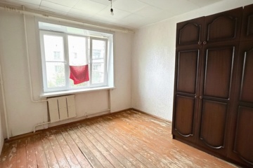 Комната, (всего 10 ком.), 18 м², 4/5 эт.