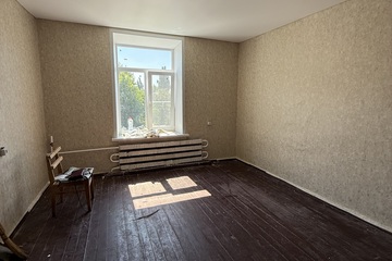 Комната, (всего 10 ком.), 18 м², 4/4 эт.